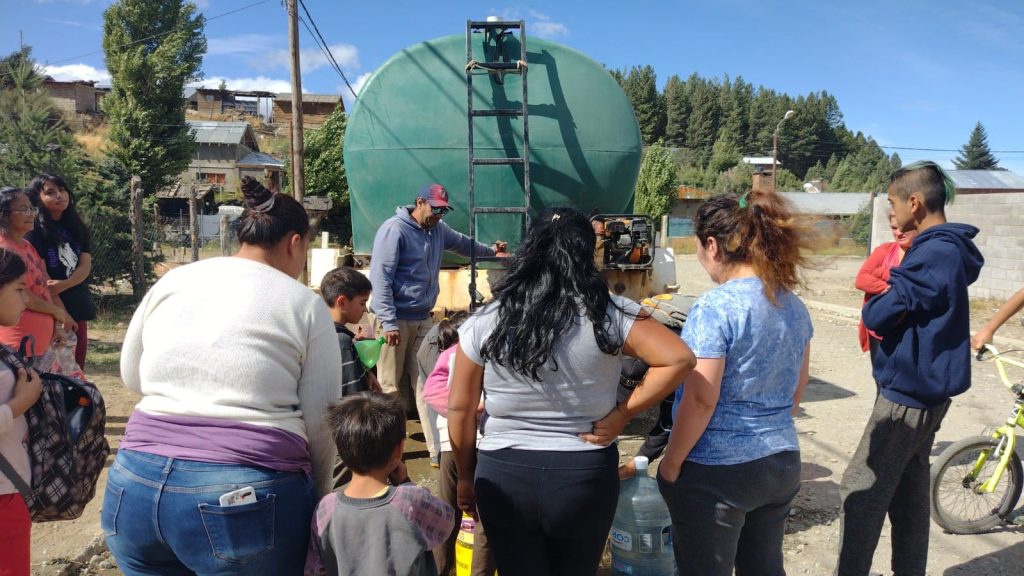 Municipio abasteció a diferentes barrios de Bariloche ante la falta de agua