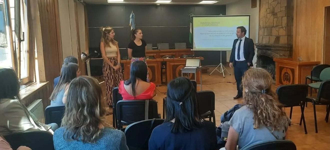 (((video))) Exitosa jornada de abordaje de violencia de género en Bariloche
