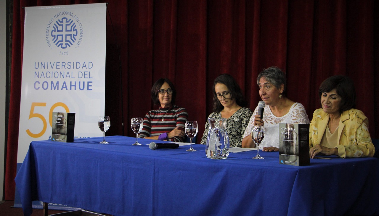 8M: Se presentó el libro “Nosotras Somos Ellas" en la UNCo Bariloche