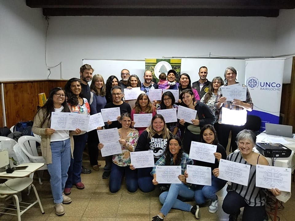 Entrega de certificados a los/las estudiantes de la Diplomatura en Educación Ambiental 2022