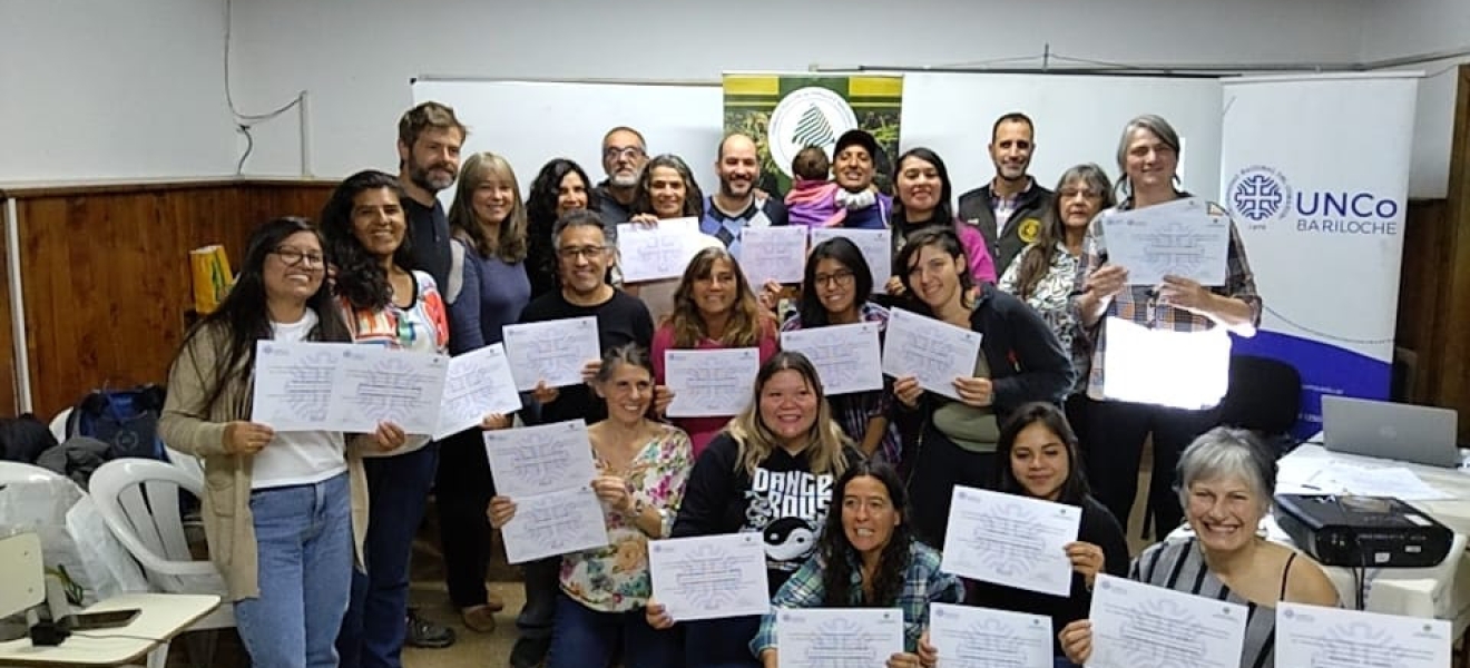 Entrega de certificados a los/las estudiantes de la Diplomatura en Educación Ambiental 2022