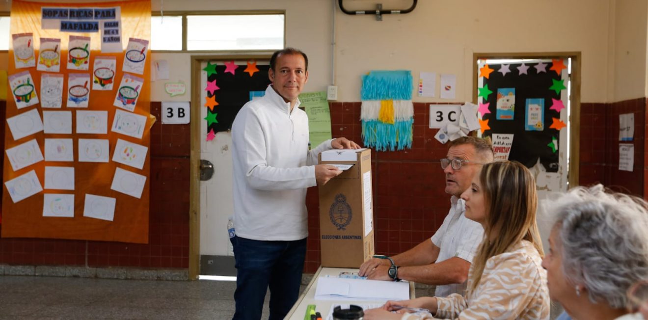 El gobernador votó este mediodía en la Escuela N° 2 de Neuquén capital