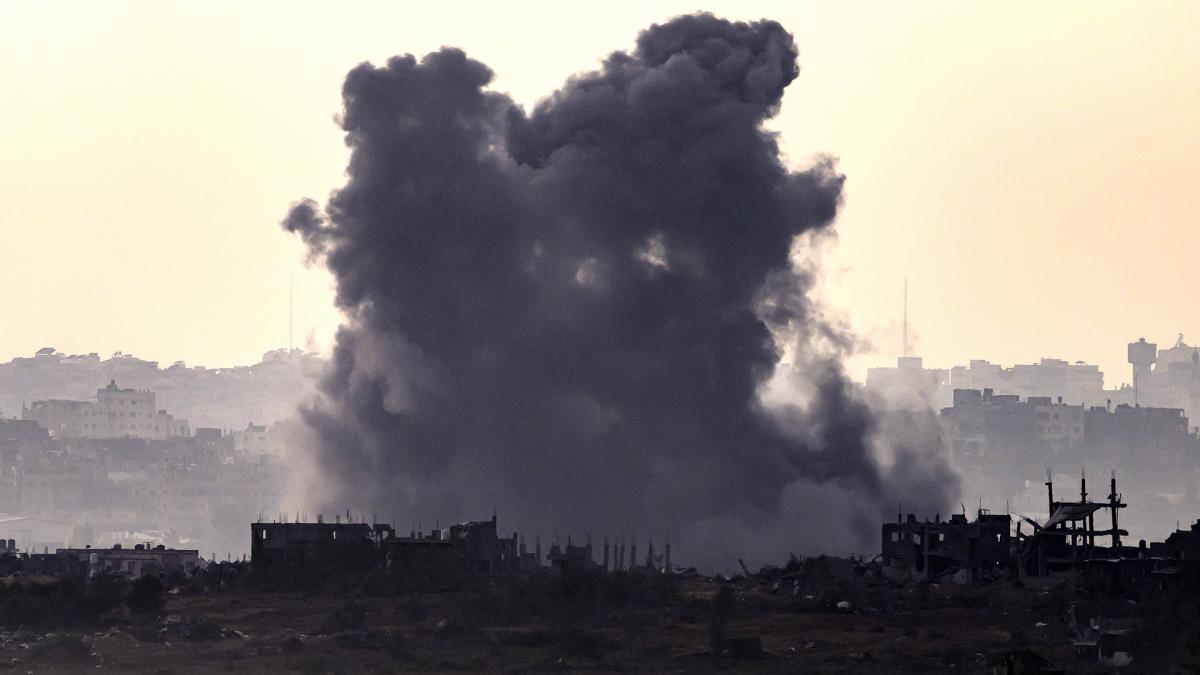 Israel redobló su ofensiva contra Hamas y bombardeó una zona cercana a un hospital