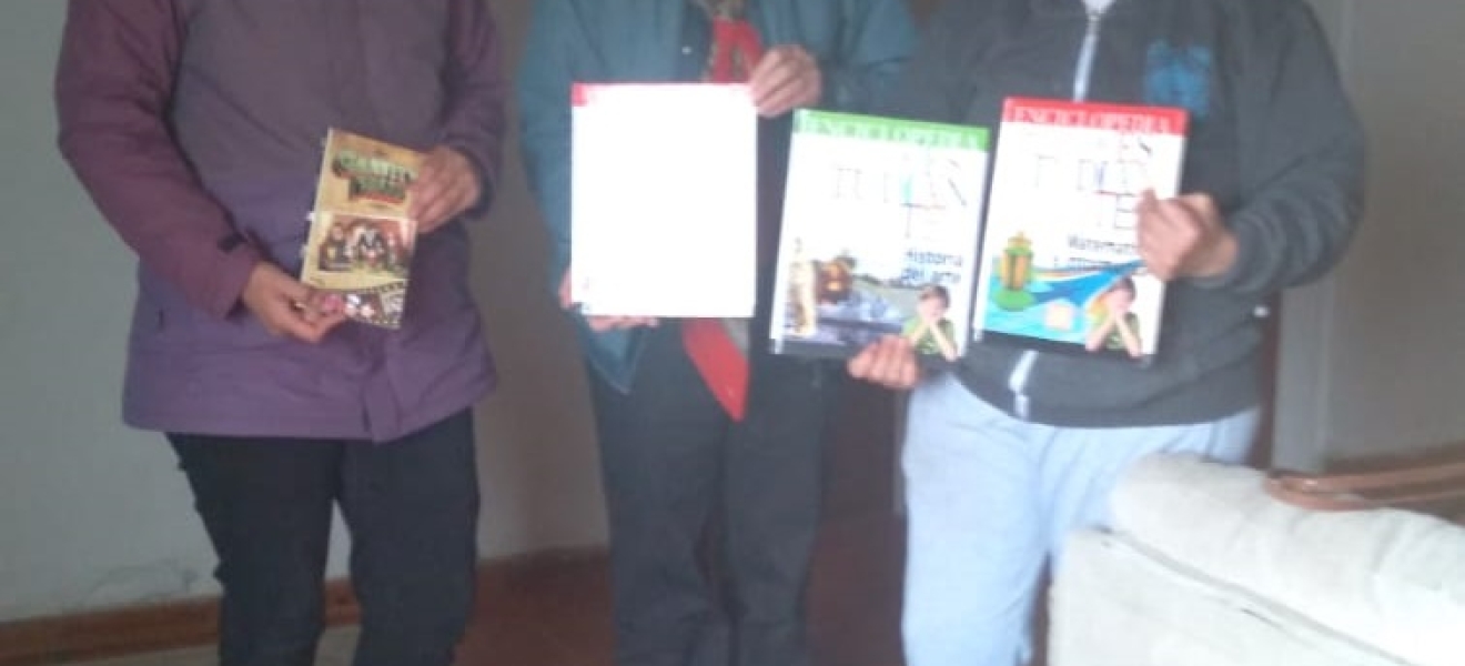 Bariloche: la Biblioteca Popular Sarmiento donó libros al hogar OPJ