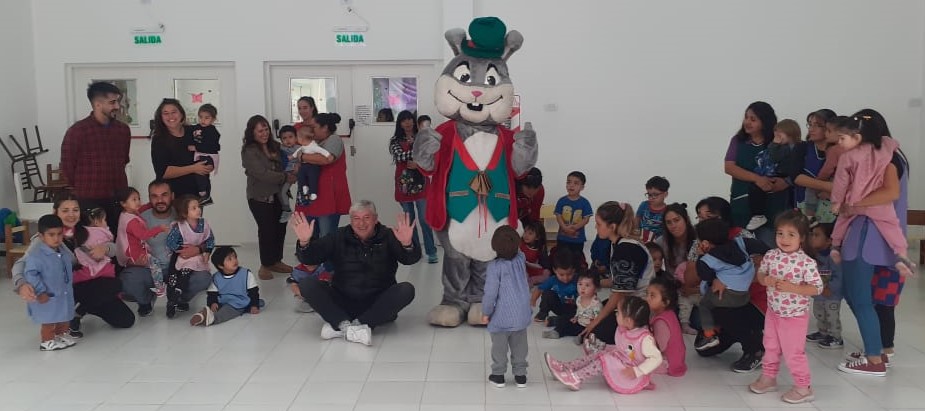 En Bariloche, el Conejo de Pascuas visitó el CDI Iglesias