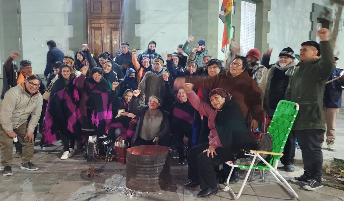 Comunidades Mapuche levantaron ocupación de la Casa de Gobierno de Neuquén
