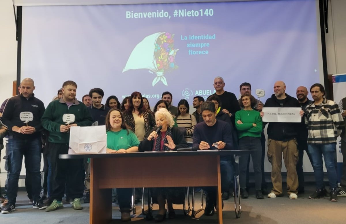 (((video))) Emotivo anuncio de Abuelas de Plaza de Mayo: apareció el nieto 140