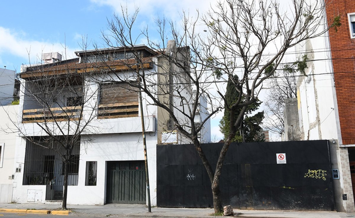 NN asesinado y enterrado en un chalet de Coghlan es un adolescente desaparecido en 1984