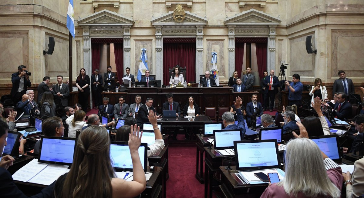 (((video))) El Senado aprobó la modificación de la Ley de Glaciares y abrió un fuerte debate político y ambiental