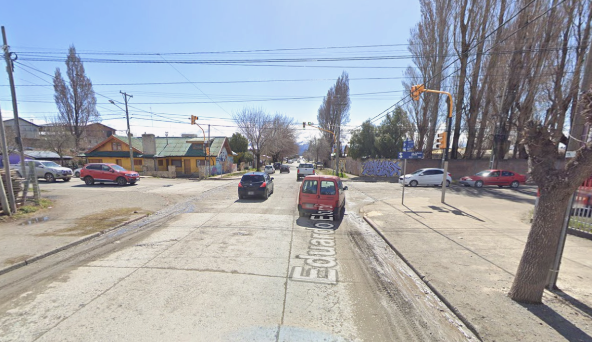 El municipio prohibió limpiavidrios y espectáculos en semáforos sin autorización