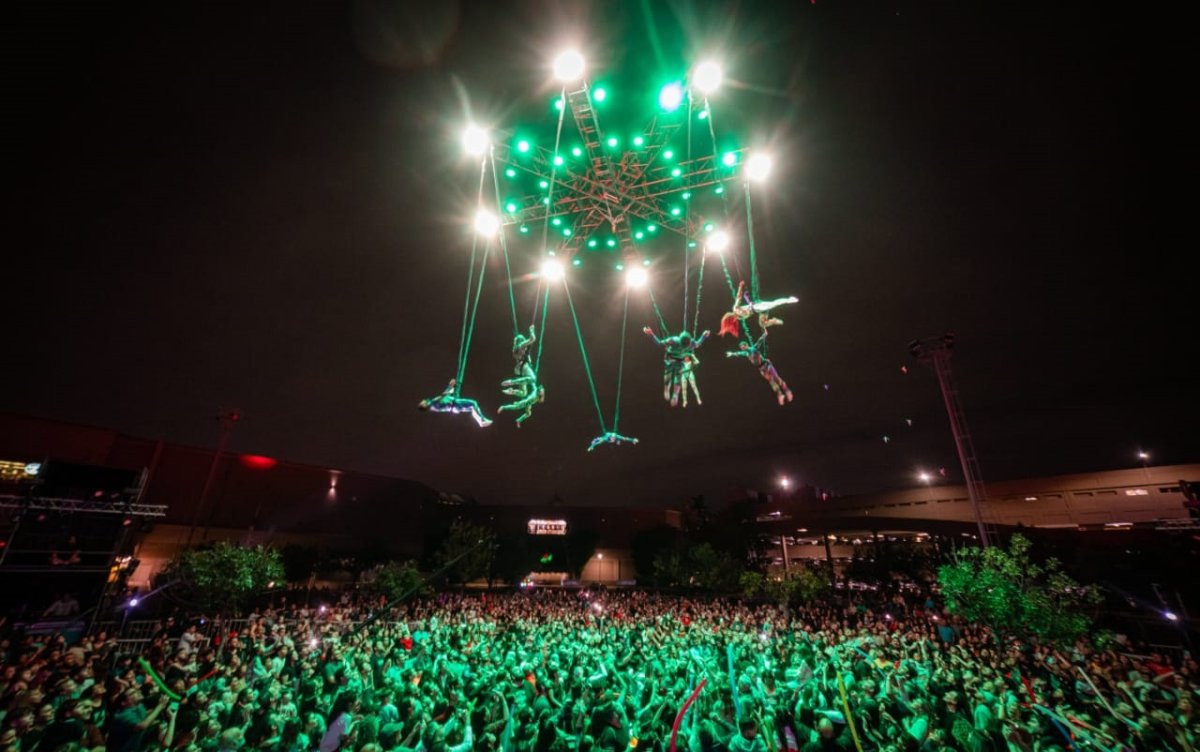Bariloche suma un impactante show aéreo y mapping a la Fiesta del Chocolate 2026