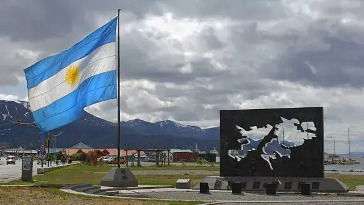 Vigilia por Malvinas en El Bolsón: homenaje en el anfiteatro